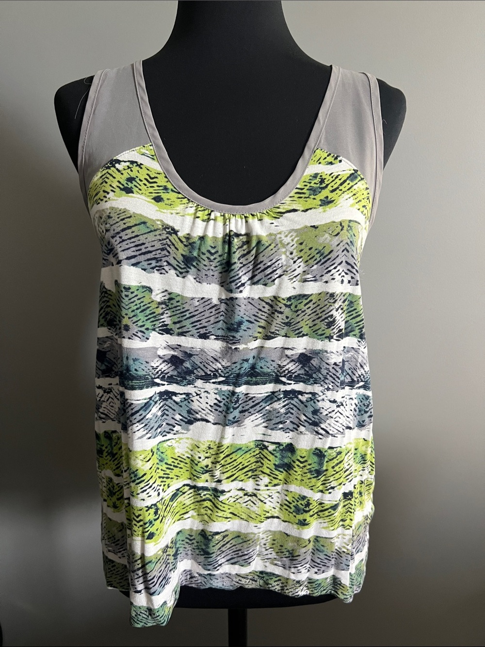 Mud Sleeveless Scoop Neck Printed Tank Top - Green/Gray